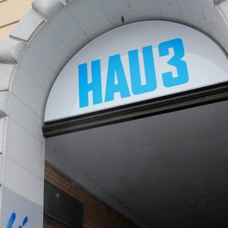 Frontansicht des Hebbel am Ufer HAU3 in Berlin.